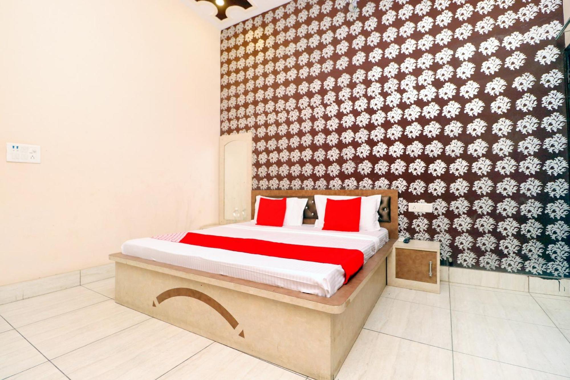 Hotel O Pushp Vatika Bhiwani Extérieur photo