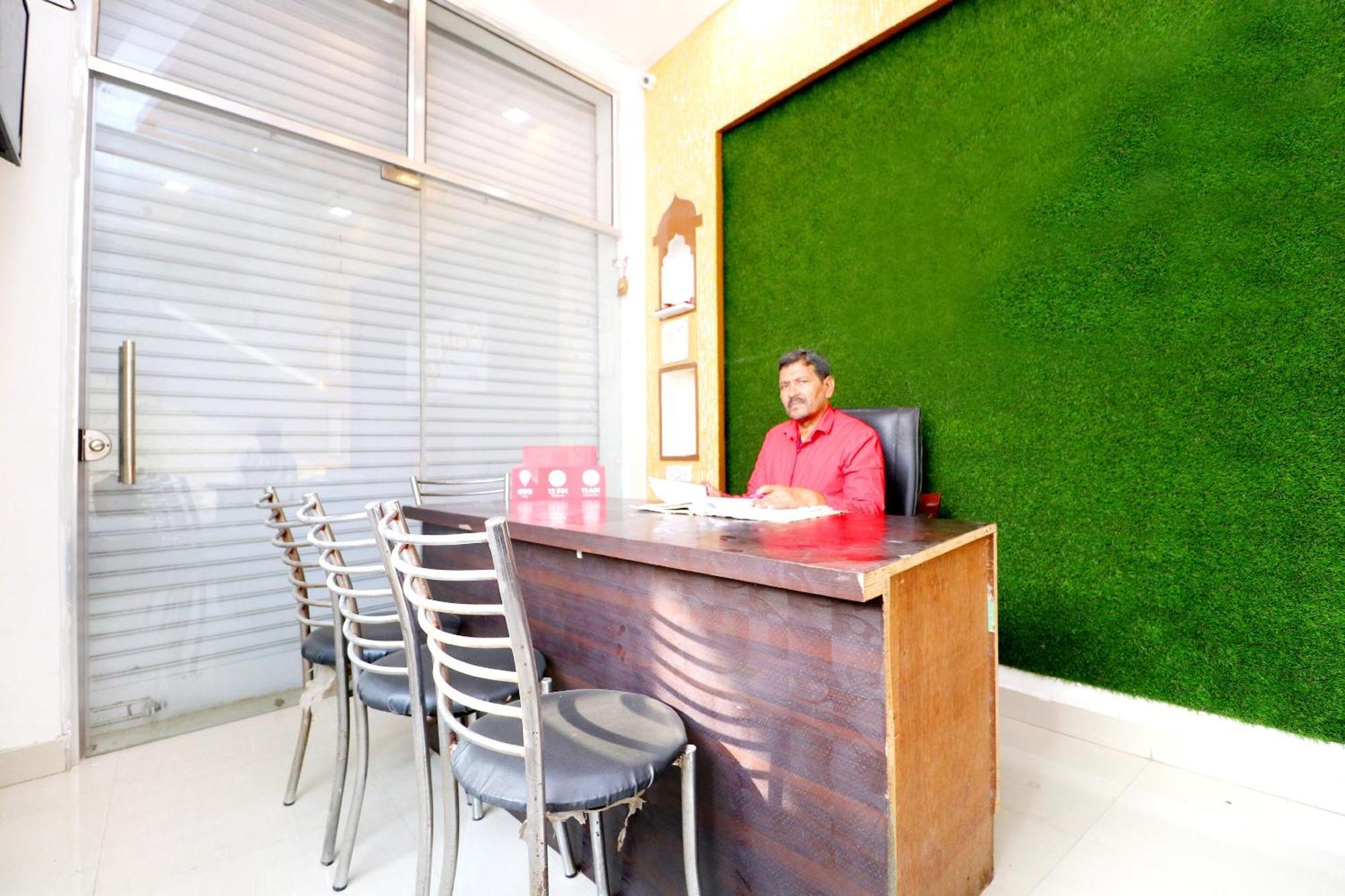 Hotel O Pushp Vatika Bhiwani Extérieur photo