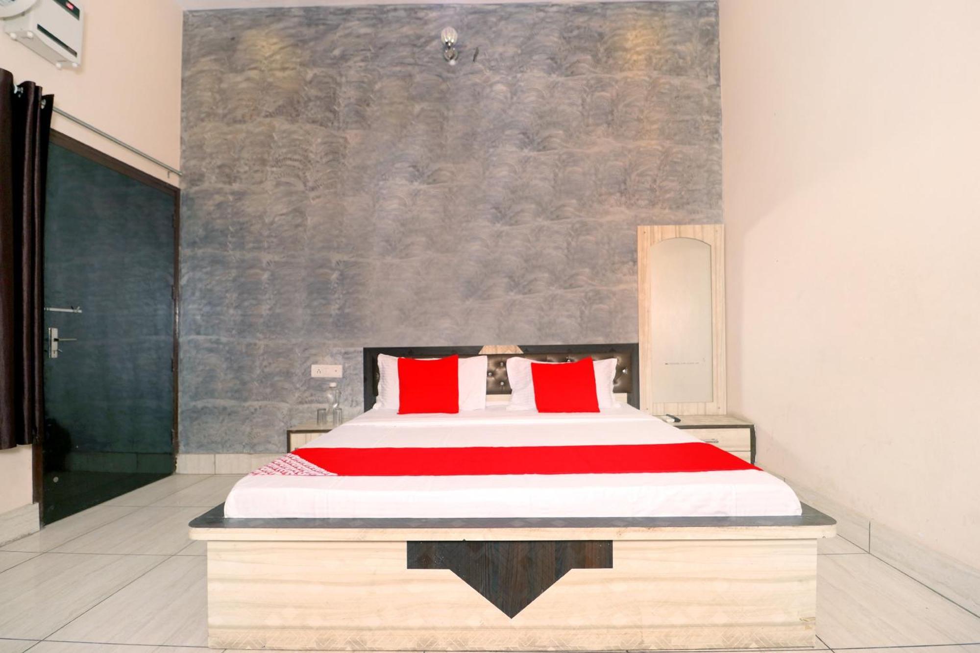Hotel O Pushp Vatika Bhiwani Extérieur photo